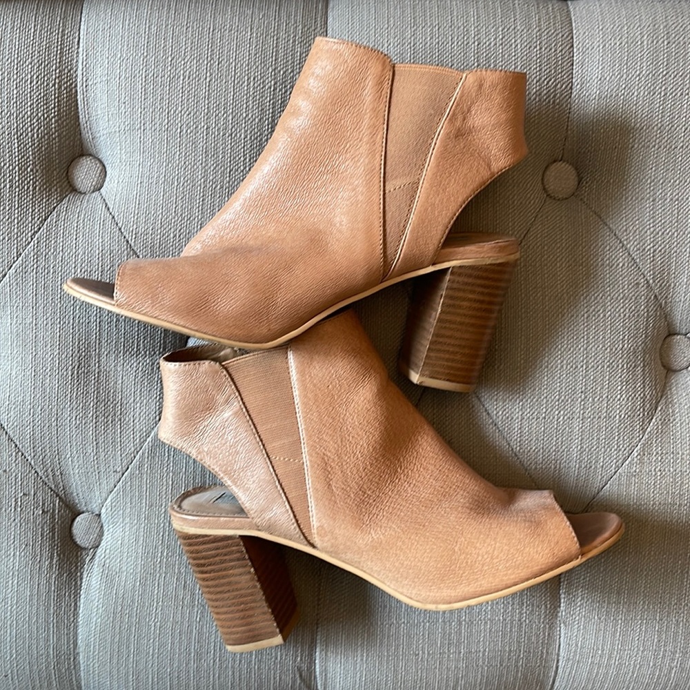 Steve Madden Nobell Peep Toe Block Heel Sandal